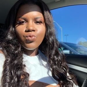 Meet your Posher, Rayven